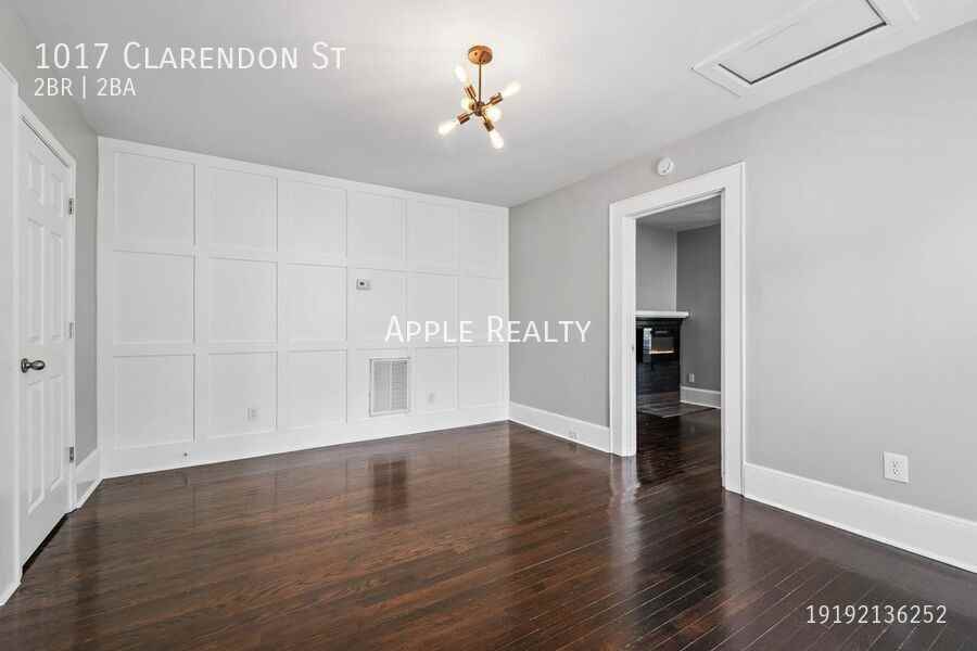 1017 Clarendon St - Photo 4 of 14