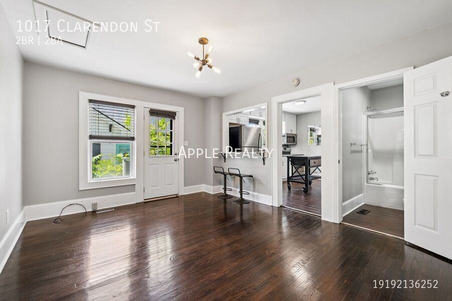 1017 Clarendon St - Photo 5 of 14