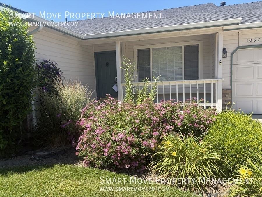 1067 N Crestley Ave - Photo 2 of 37