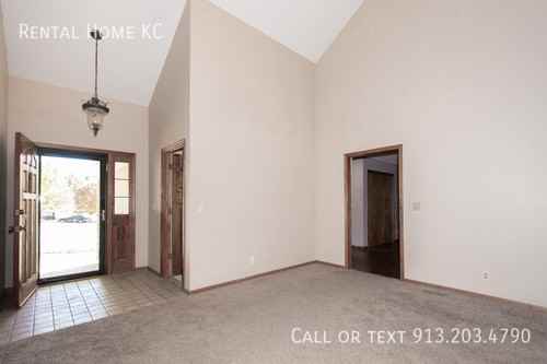 13828 W 110th Ter - Photo 7 of 31