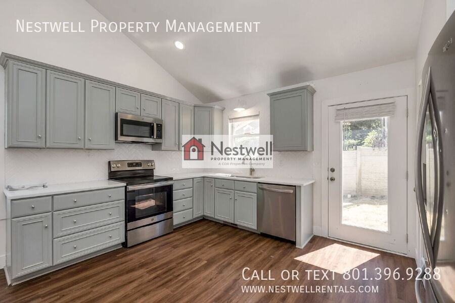 3131 Applewood Dr - Photo 3 of 30