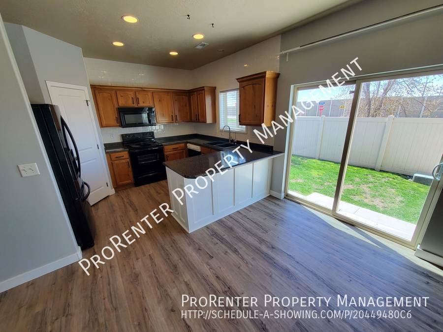 1005 N 740 W - Photo 4 of 18