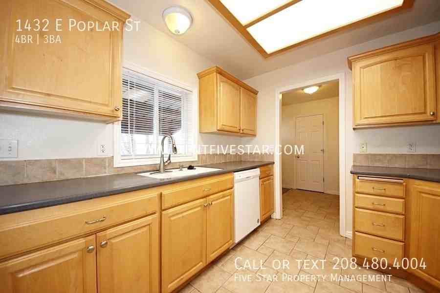 1432 E Poplar St - Photo 6 of 21