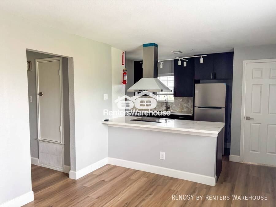 7826 Gladstone St - Photo 2 of 10