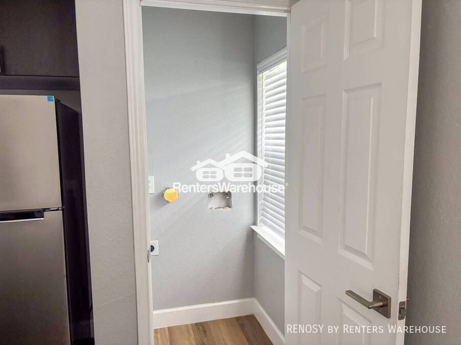 7826 Gladstone St - Photo 3 of 10