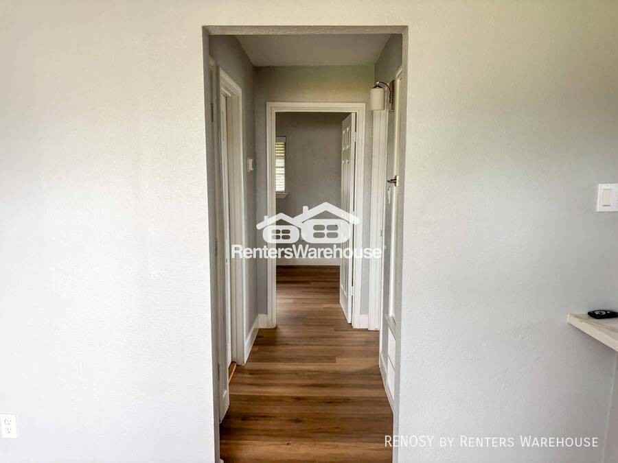 7826 Gladstone St - Photo 6 of 10