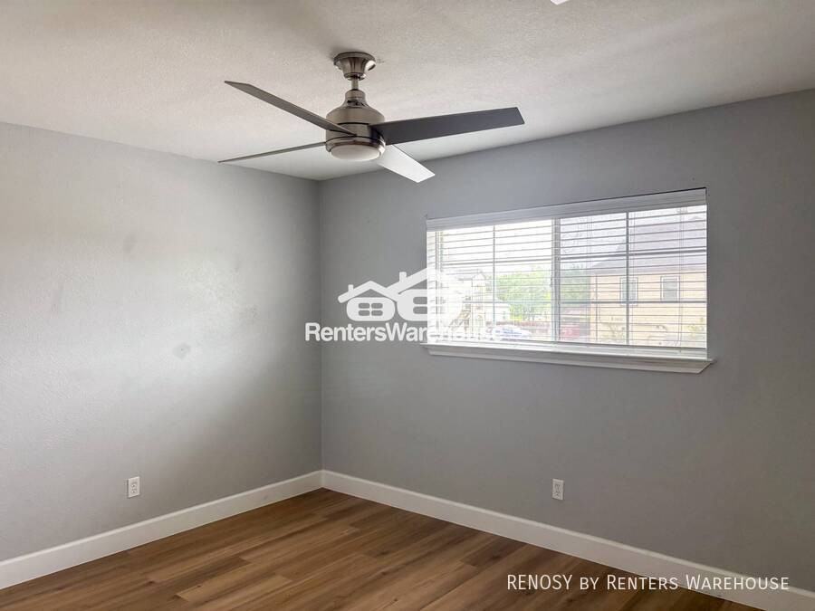 7826 Gladstone St - Photo 7 of 10