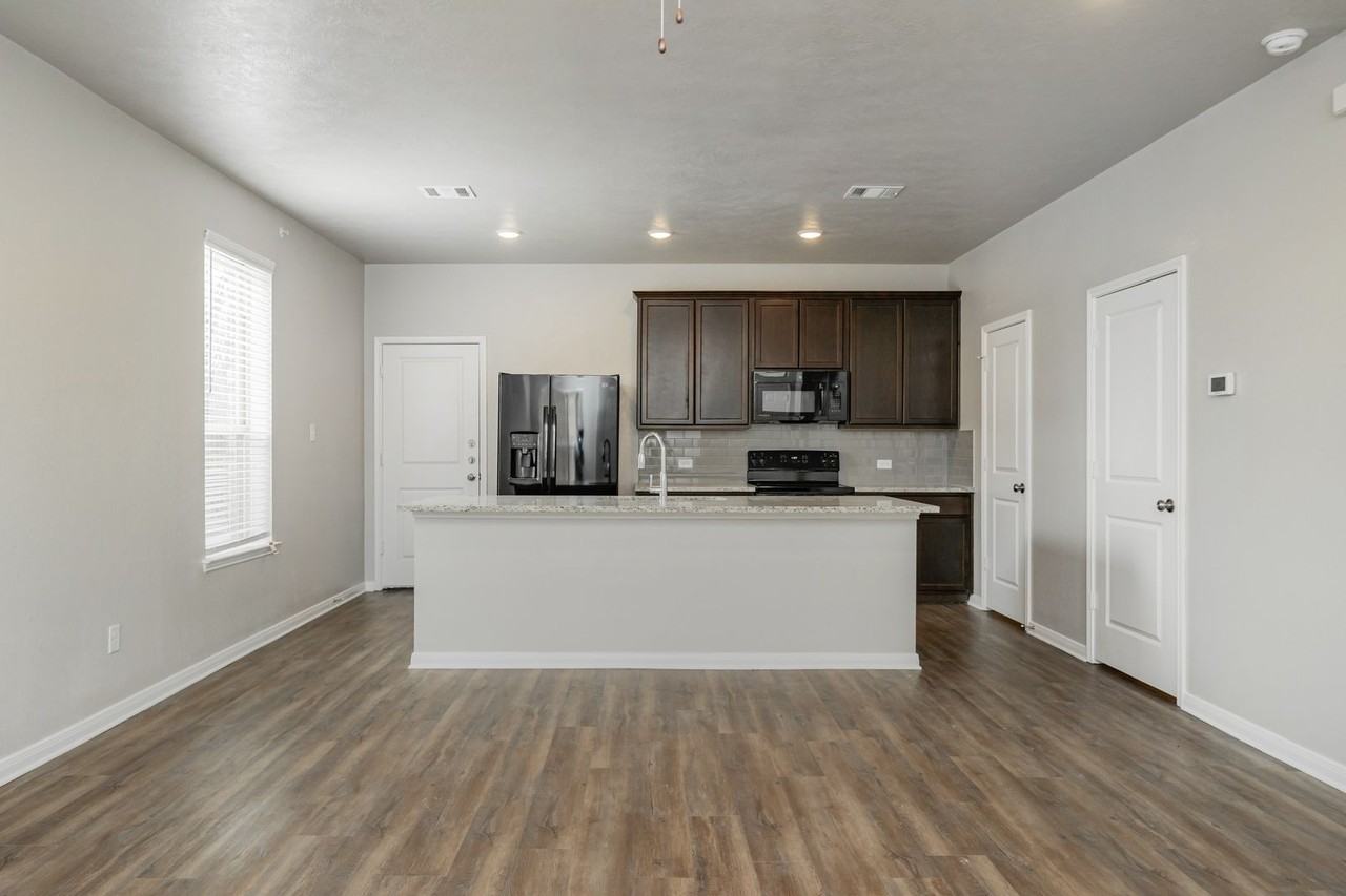 4089 Cross Park Dr #811 - Photo 6 of 47