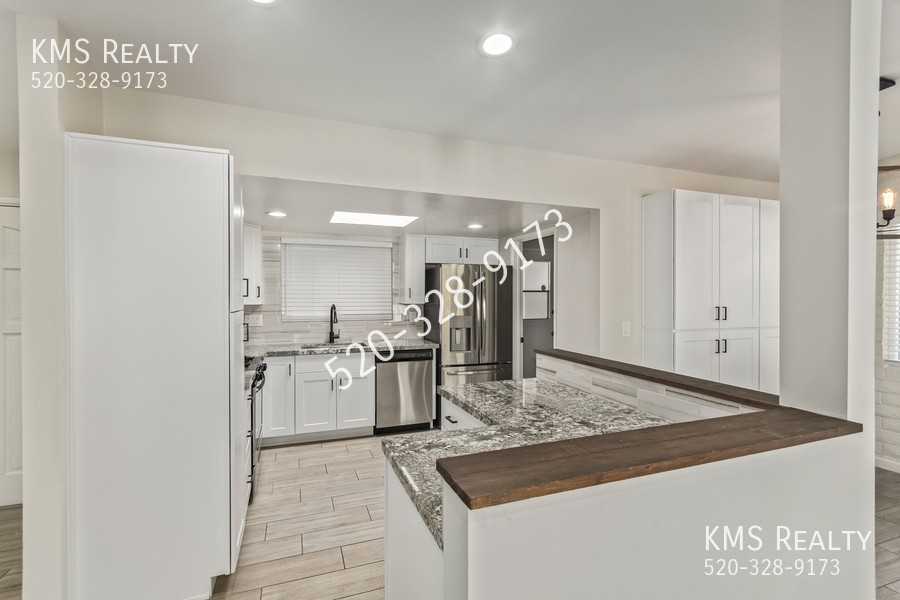 1633 S Augusta Pl - Photo 4 of 16