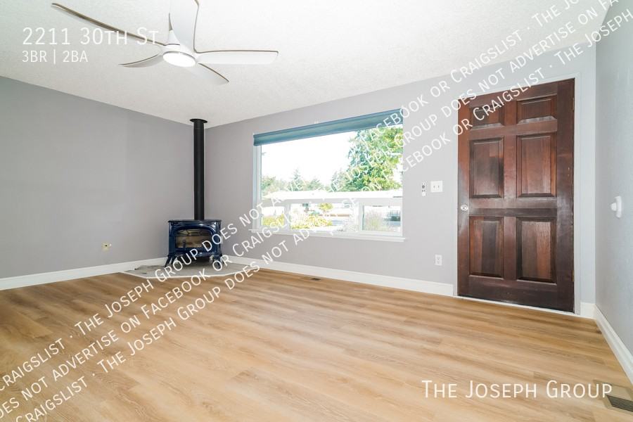 2211 30th St - Photo 2 of 32