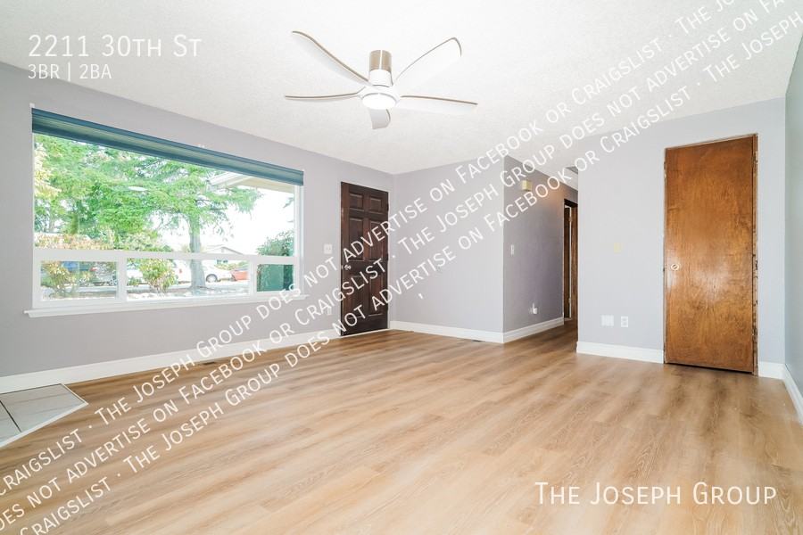 2211 30th St - Photo 3 of 32