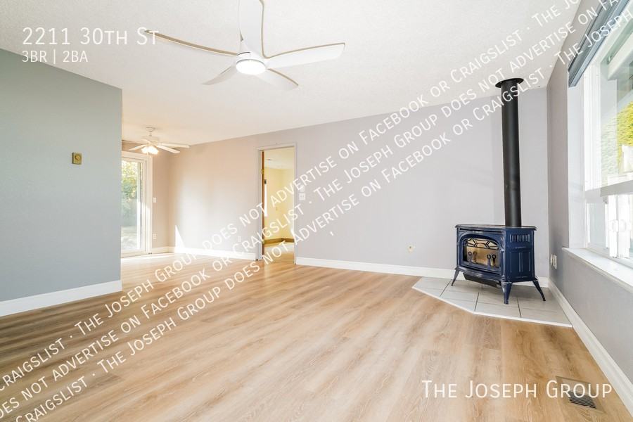 2211 30th St - Photo 4 of 32