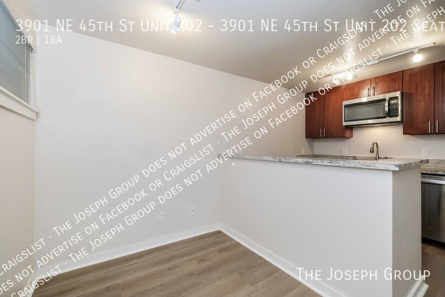 3901 Ne 45th St #202 - Photo 7 of 17