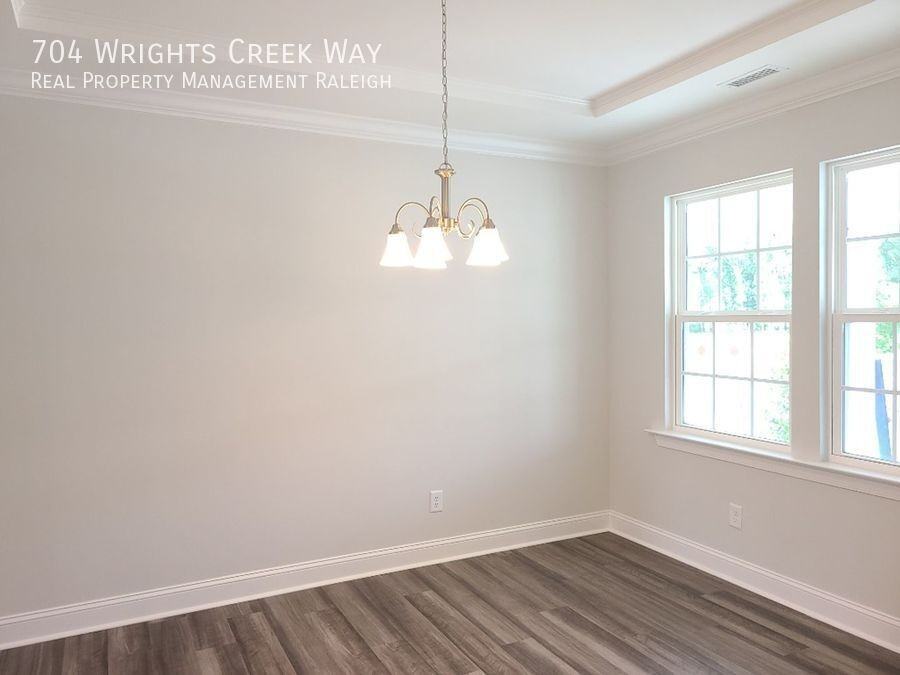 704 Wrights Creek Way - Photo 5 of 17