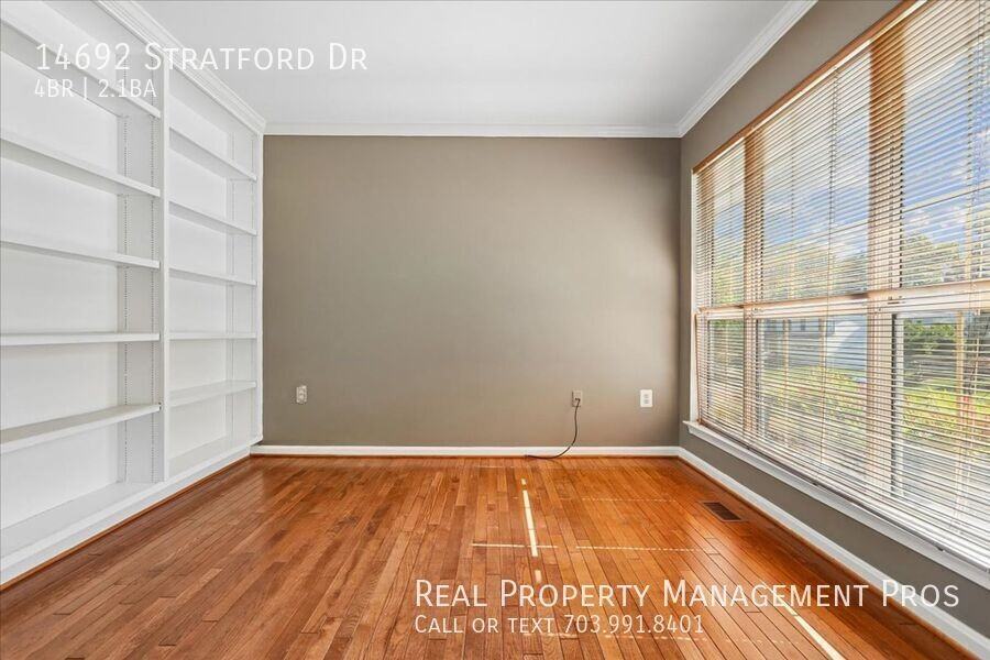 14692 Stratford Dr - Photo 3 of 50