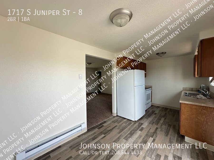1717 S Juniper St #8 - Photo 5 of 13