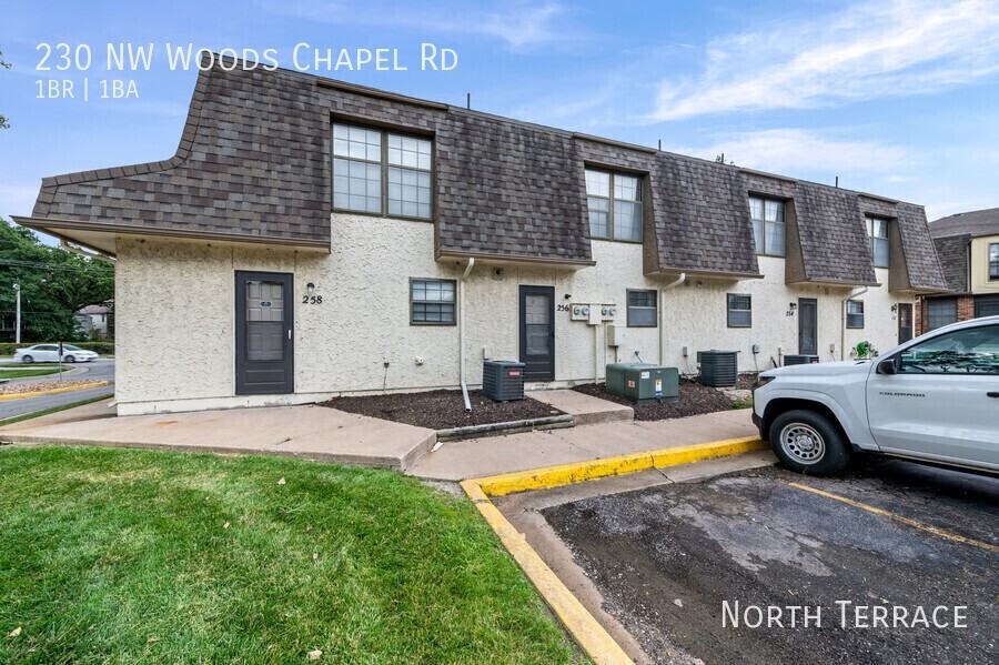 230 Nw Woods Chapel Rd - Photo 3 of 7