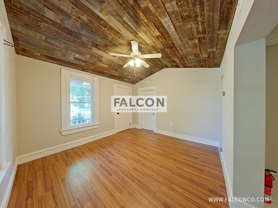 3006 W Pikes Peak Ave - Photo 2 of 12
