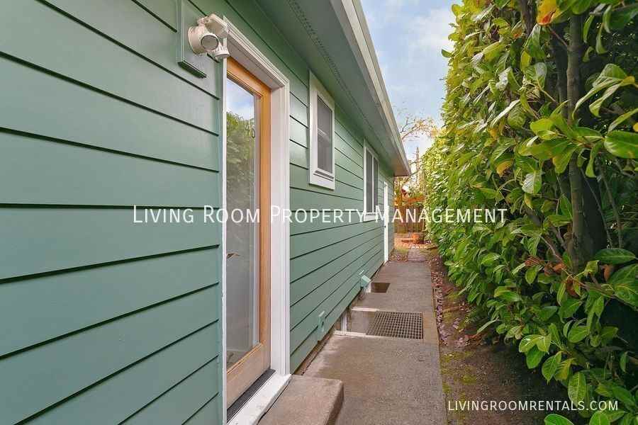 2304 Ne Emerson St #B - Photo 4 of 10