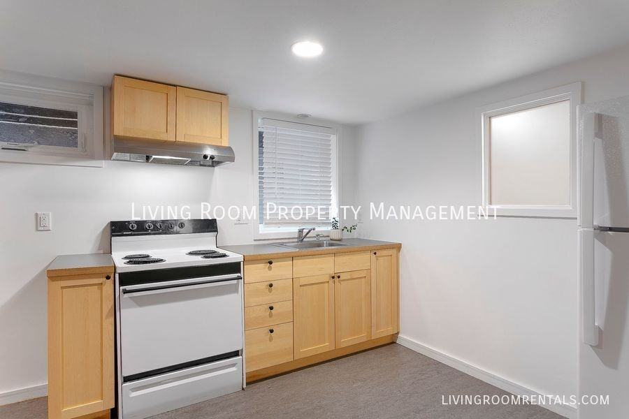 2304 Ne Emerson St #B - Photo 6 of 10