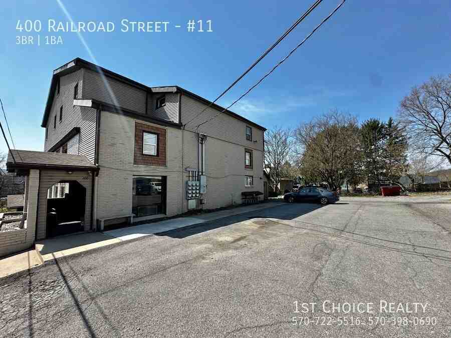 400 Railroad St #11 - Photo 2 of 13