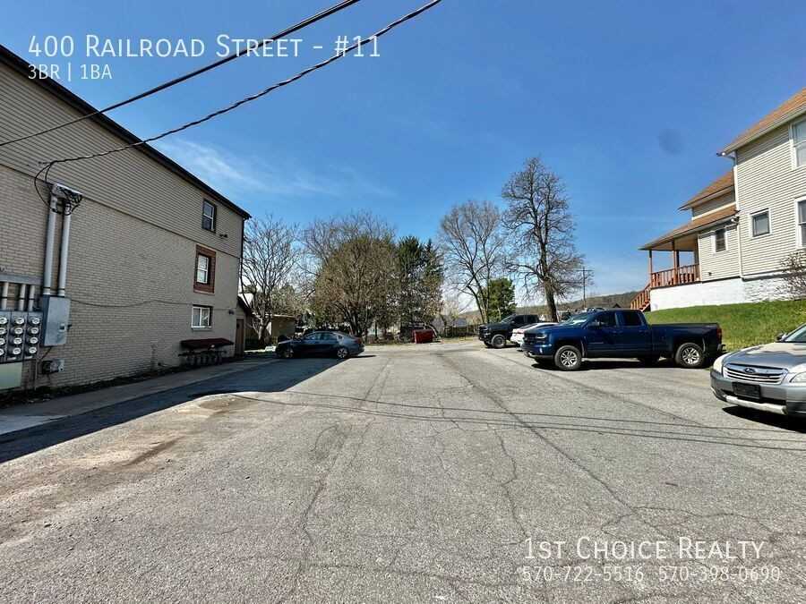 400 Railroad St #11 - Photo 3 of 13