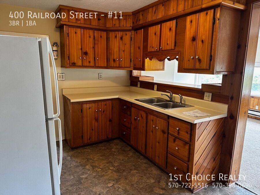 400 Railroad St #11 - Photo 4 of 13