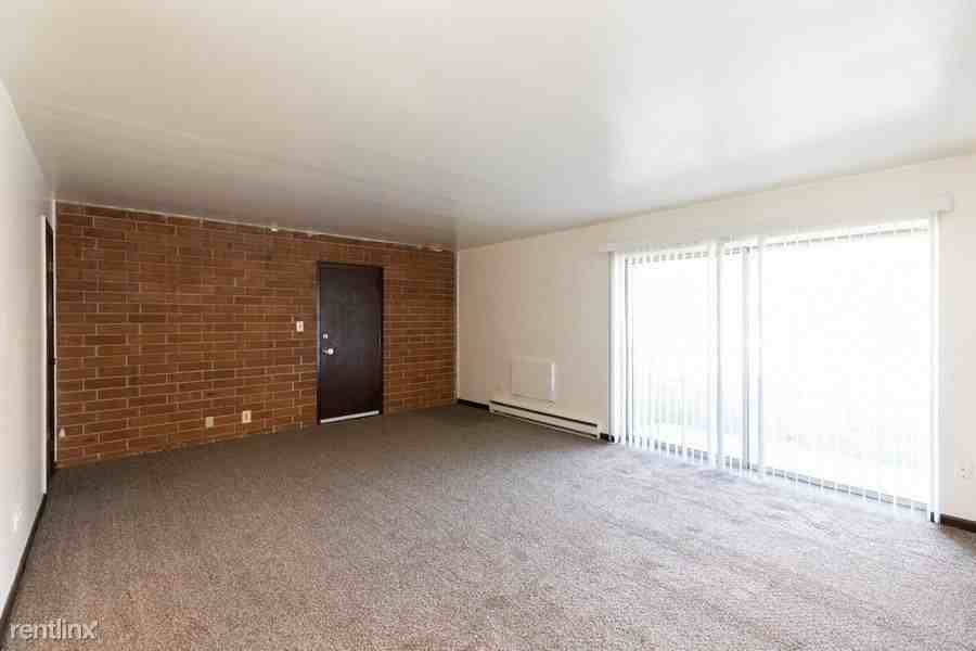 1924 Broadway St #3B - Photo 2 of 11