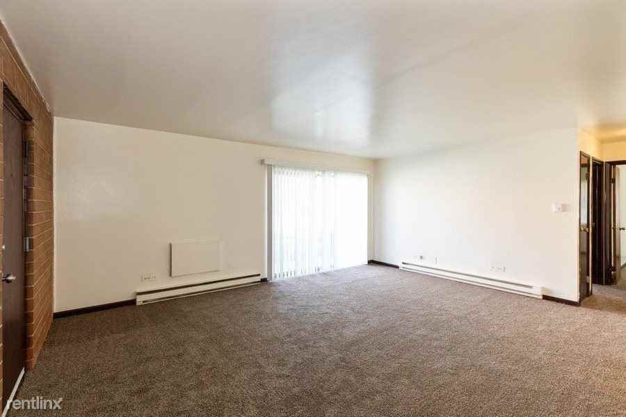 1924 Broadway St #3B - Photo 3 of 11