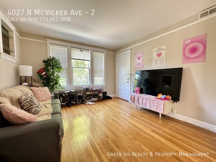4027 N Mcvicker Ave #2 - Photo 3 of 13
