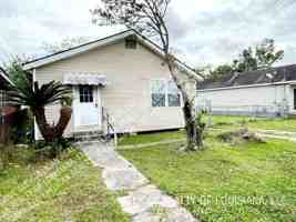 featured image of 821 Avenue E #B