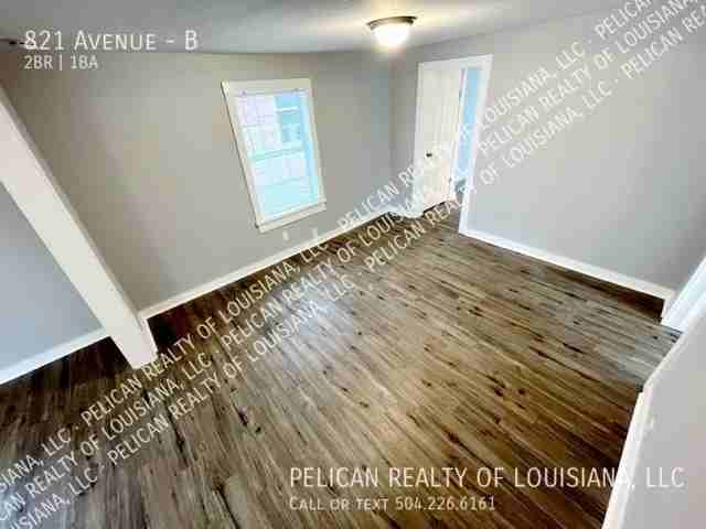821 Avenue E #B - Photo 6 of 9