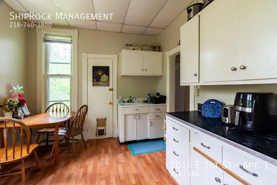 2016 E 1st St #1 - Photo 6 of 14