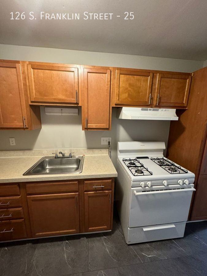 126 S Franklin St #25 - Photo 2 of 12