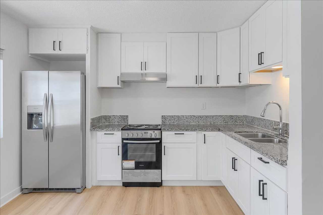 1626 Pine Ave #N - Photo 4 of 18