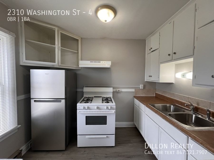 2310 Washington St #4 - Photo 4 of 10