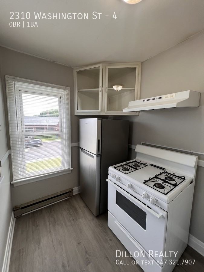 2310 Washington St #4 - Photo 6 of 10
