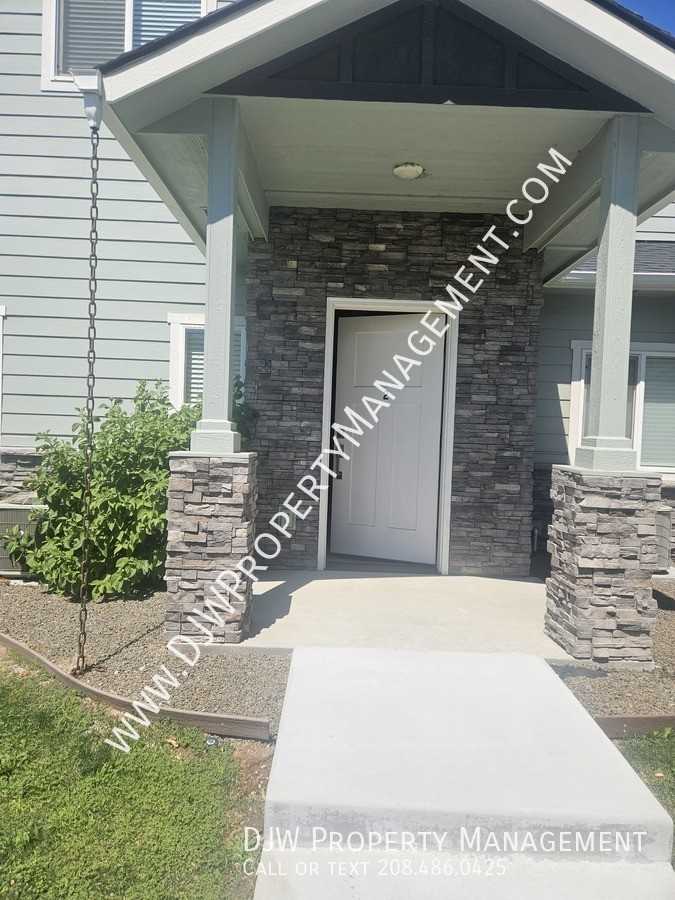 628 N 44th St #4 - Photo 2 of 9