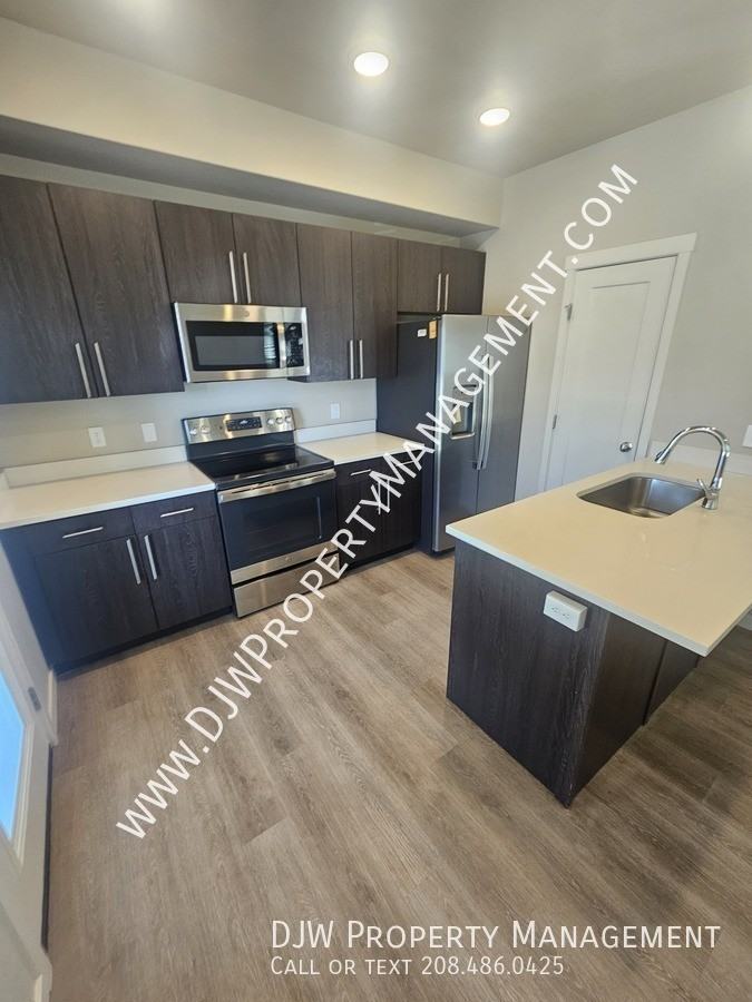 628 N 44th St #4 - Photo 4 of 9