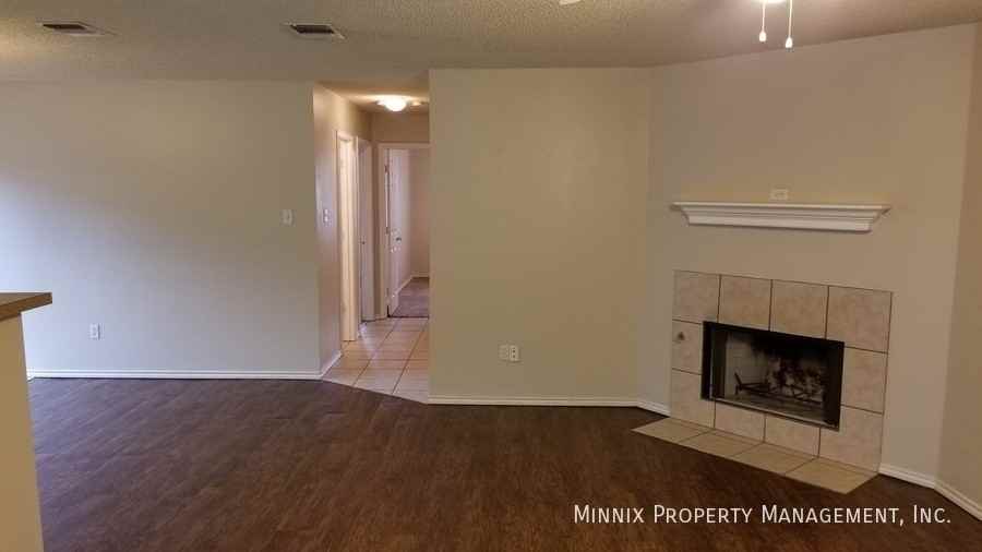 6318 7th St #1 - Photo 3 of 27