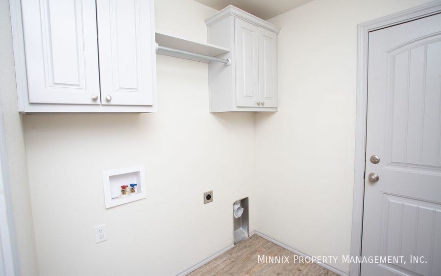 1118 Preston Trl - Photo 6 of 41