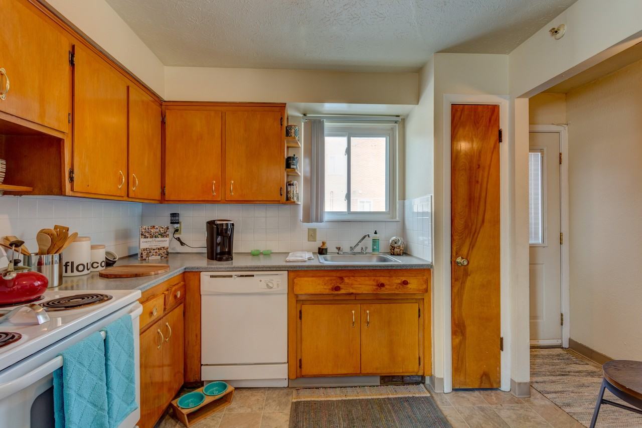 Euclid Apartments - Photo 6 of 39