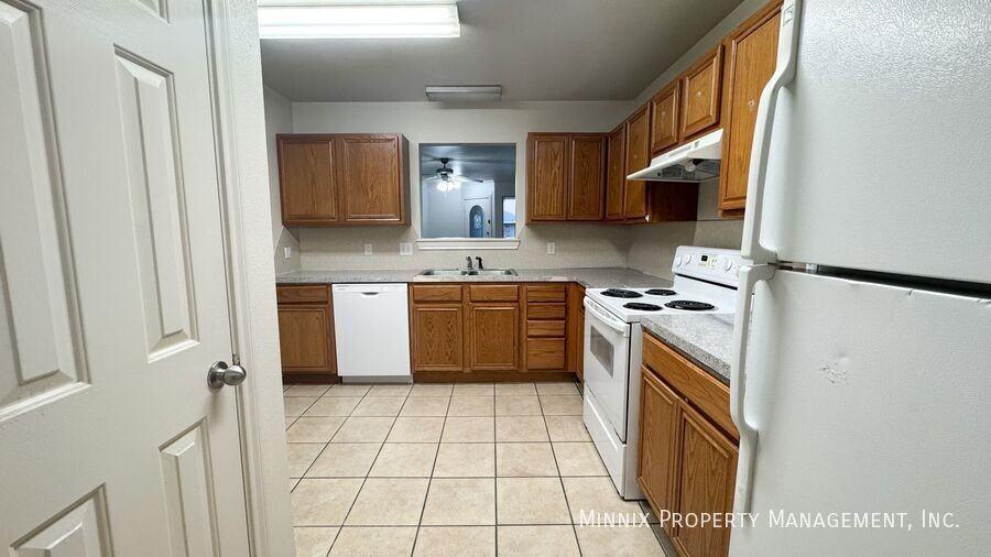 5415 Marshall St #B - Photo 4 of 21