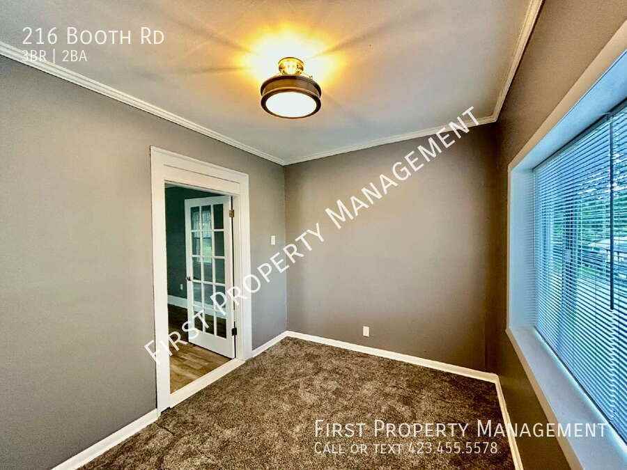 216 Booth Rd - Photo 7 of 31