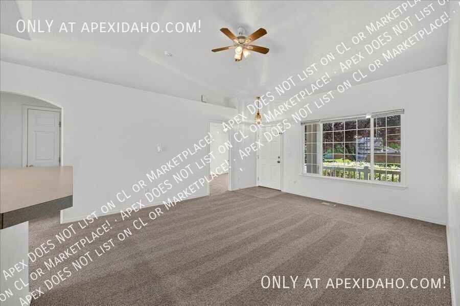 4590 W Blue Creek St - Photo 5 of 36