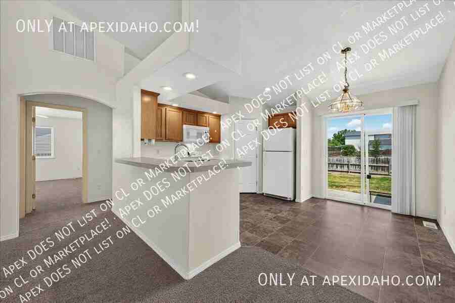 4590 W Blue Creek St - Photo 7 of 36