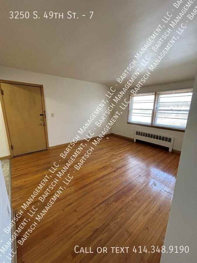 3250 S 49th St #7 - Photo 3 of 9