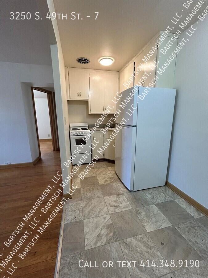 3250 S 49th St #7 - Photo 4 of 9