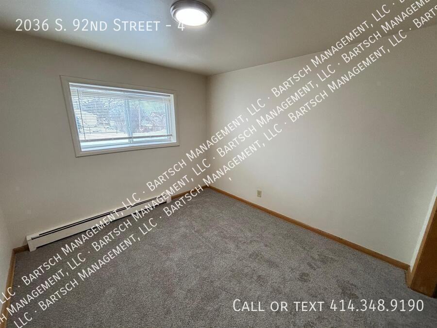 2036 S 92nd St #4 - Photo 6 of 8