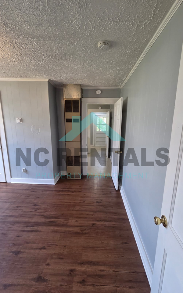 1415 Underwood Ave #01 - Photo 7 of 23